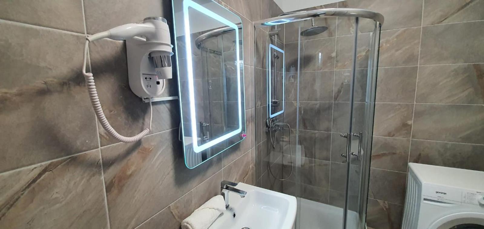 Alezzi Luxury Apartment Spa Resort Piscina Incalzita Sauna Parking 那沃达利 外观 照片