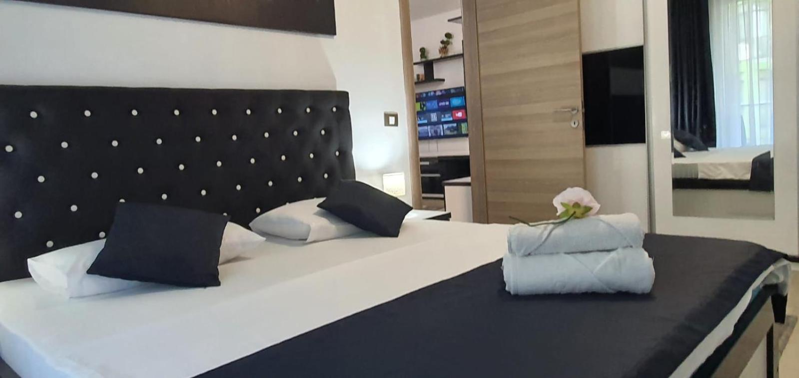 Alezzi Luxury Apartment Spa Resort Piscina Incalzita Sauna Parking 那沃达利 外观 照片